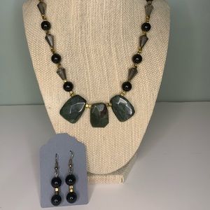 Beautiful green & black Gemstone Necklace Set w/ gold accents 19”.Earrin…
